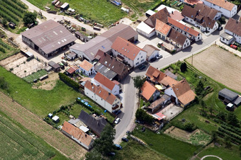 Rue Wiesen à le quartier Mühlhofen in Billigheim-Ingenheim dans le département Rhénanie-Palatinat, Allemagne vue d'en haut