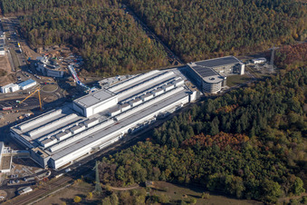 Vue aérienne de Parking couvert SEW-EURODRIVE GmbH & Co KG à le quartier Graben in Graben-Neudorf dans le département Bade-Wurtemberg, Allemagne