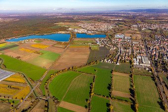 Vue aérienne de Reimoldsee, Philippsee à le quartier Bad Langenbrücken in Bad Schönborn dans le département Bade-Wurtemberg, Allemagne