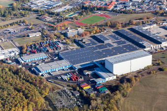 Vue aérienne de Installations techniques dans la zone industrielle IP Industriepark Östringen GmbH & Co. KG à Östringen dans le département Bade-Wurtemberg, Allemagne
