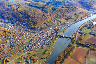 Vue aérienne de Vue du barrage et de l'écluse du Neckar depuis le nord-ouest à Neckarzimmern dans le département Bade-Wurtemberg, Allemagne