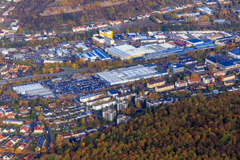 Vue aérienne de Zone industrielle des deux côtés de la B27 avec SWM Maschinen GmbH et Kaufland Mosbach à Mosbach dans le département Bade-Wurtemberg, Allemagne