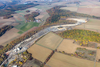 Vue aérienne de Hohenlohe-Bauland GmbH SHB Gravel Works à le quartier Eberstadt in Buchen dans le département Bade-Wurtemberg, Allemagne