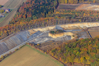Vue aérienne de Carrière de Hohenlohe-Bauland GmbH SHB Schotterwerke à le quartier Eberstadt in Buchen dans le département Bade-Wurtemberg, Allemagne