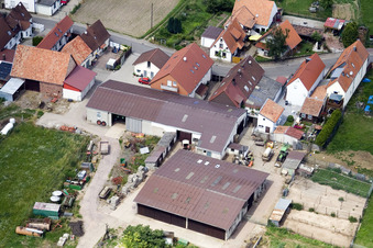 Rue Wiesen à le quartier Mühlhofen in Billigheim-Ingenheim dans le département Rhénanie-Palatinat, Allemagne vu d'un drone