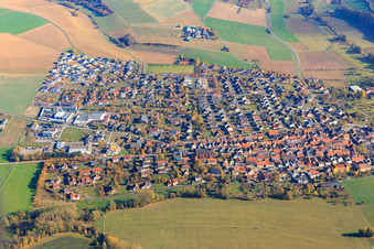 Vue aérienne de Vue du village depuis l'est à Werbach dans le département Bade-Wurtemberg, Allemagne