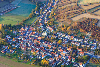 Vue aérienne de Église Sainte-Marguerite à Arnstein dans le département Bavière, Allemagne