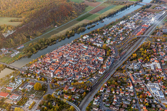Vue oblique de Karlstadt am Main dans le département Bavière, Allemagne