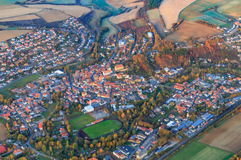 Vue aérienne de Vue de la ville depuis le sud-ouest à Arnstein dans le département Bavière, Allemagne