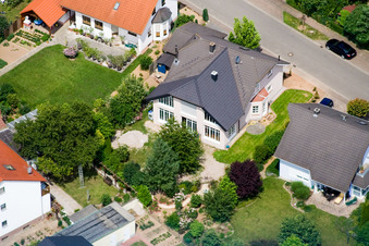 Vue oblique de Rue Klingbach à Steinweiler dans le département Rhénanie-Palatinat, Allemagne