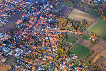 Vue aérienne de Kirchpl à Schwebheim dans le département Bavière, Allemagne