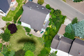 Rue Klingbach à Steinweiler dans le département Rhénanie-Palatinat, Allemagne depuis l'avion