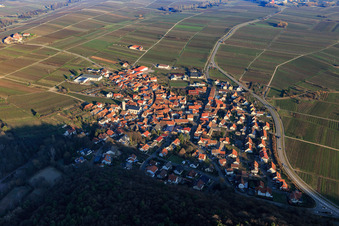 Vue aérienne de Vue de la ville en hiver depuis l'ouest à Eschbach dans le département Rhénanie-Palatinat, Allemagne