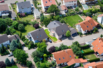 Vue aérienne de Klingbachstraße depuis l'est à Steinweiler dans le département Rhénanie-Palatinat, Allemagne
