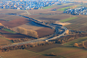 Vue aérienne de Nouvelle construction de la jonction Landau Nord pour la B272 sur l'autoroute A65 à le quartier Dammheim in Landau in der Pfalz dans le département Rhénanie-Palatinat, Allemagne