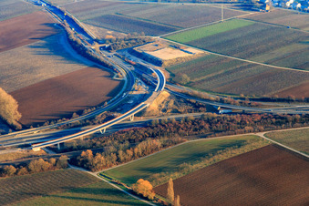 Photographie aérienne de Nouvelle construction de la jonction Landau Nord pour la B272 sur l'autoroute A65 à le quartier Dammheim in Landau in der Pfalz dans le département Rhénanie-Palatinat, Allemagne