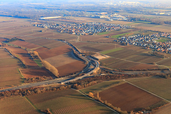 Vue oblique de Nouvelle construction de la jonction Landau Nord pour la B272 sur l'autoroute A65 à le quartier Dammheim in Landau in der Pfalz dans le département Rhénanie-Palatinat, Allemagne