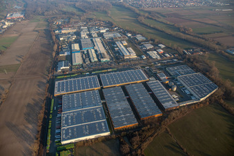 Vue aérienne de Zone industrielle et commerciale de Landau Est avec usine de pneus Michelin et APL Automobil-Prüftechnik Landau GmbH à Landau in der Pfalz dans le département Rhénanie-Palatinat, Allemagne