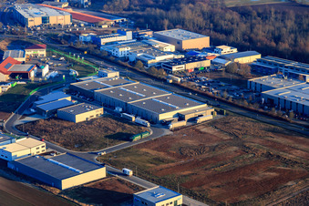 Vue aérienne de Parc industriel W II CAMPUS vu du nord-ouest avec emballage transparent Weber GmbH à Herxheim bei Landau dans le département Rhénanie-Palatinat, Allemagne