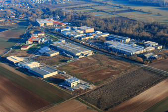 Vue aérienne de Parc industriel W II CAMPUS vu du nord-ouest avec emballage transparent Weber GmbH et Eberspächer catem GmbH & Co. KG à Herxheim bei Landau dans le département Rhénanie-Palatinat, Allemagne