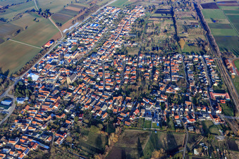Vue aérienne de Vue de la ville depuis le sud-ouest à Steinfeld dans le département Rhénanie-Palatinat, Allemagne