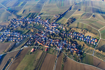 Vue aérienne de Vue du village depuis le sud à Dierbach dans le département Rhénanie-Palatinat, Allemagne