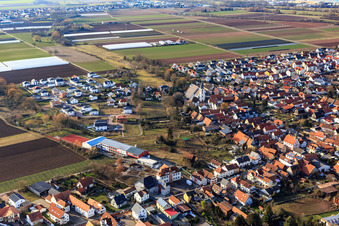 Vue aérienne de École primaire Offenbach-sur-le-Queich à Offenbach an der Queich dans le département Rhénanie-Palatinat, Allemagne