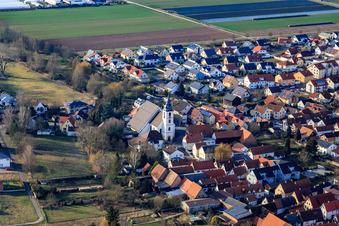Vue aérienne de Paroisse Saint-Joseph à Offenbach an der Queich dans le département Rhénanie-Palatinat, Allemagne