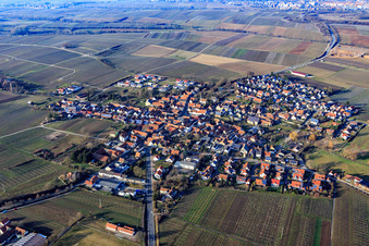 Vue aérienne de Vue du village en hiver depuis le sud à Impflingen dans le département Rhénanie-Palatinat, Allemagne