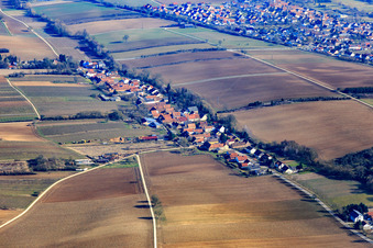 Vue aérienne de Vue du village en hiver depuis le nord-ouest à Vollmersweiler dans le département Rhénanie-Palatinat, Allemagne