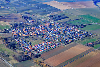 Vue aérienne de Vue du village en hiver depuis le sud-est à Barbelroth dans le département Rhénanie-Palatinat, Allemagne