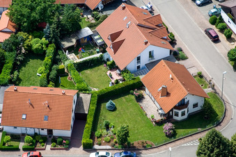 Enregistrement par drone de Rue Klingbach à Steinweiler dans le département Rhénanie-Palatinat, Allemagne