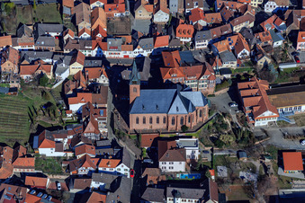 Vue aérienne de Église paroissiale Saint-Martin à Saint-Martin à le quartier SaintMartin in Sankt Martin dans le département Rhénanie-Palatinat, Allemagne