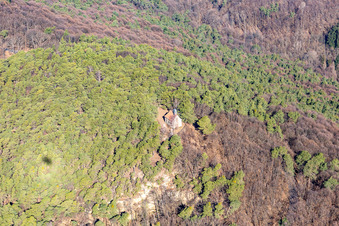 Vue aérienne de Chapelle de Wetterkreuzberg à Maikammer dans le département Rhénanie-Palatinat, Allemagne