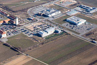 Vue aérienne de Salle de remise en forme Pfitzenmeier Premium Plus Resort à Neustadt an der Weinstraße dans le département Rhénanie-Palatinat, Allemagne