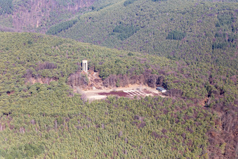 Vue aérienne de Mémorial de gymnastique à Deidesheim dans le département Rhénanie-Palatinat, Allemagne