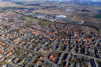 Vue aérienne de Kurpfalzstraße et Albert-Schweitzer-Straße à le quartier Dannstadt in Dannstadt-Schauernheim dans le département Rhénanie-Palatinat, Allemagne