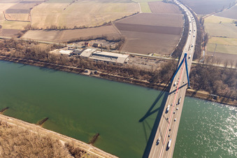 Vue aérienne de Pont du Rhin sur l'A61 à Speyer dans le département Rhénanie-Palatinat, Allemagne
