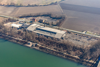 Vue aérienne de Vestiges industriels sur les rives du Rhin à Hockenheim dans le département Bade-Wurtemberg, Allemagne