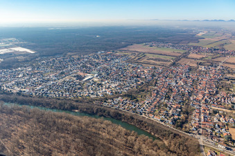 Vue aérienne de De l'est à Lingenfeld dans le département Rhénanie-Palatinat, Allemagne