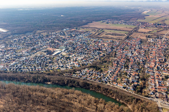 Vue aérienne de De l'est à Lingenfeld dans le département Rhénanie-Palatinat, Allemagne