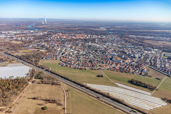 Vue aérienne de Ludwig-Erhard-Straße depuis l'ouest, au-delà de la B9 à Germersheim dans le département Rhénanie-Palatinat, Allemagne
