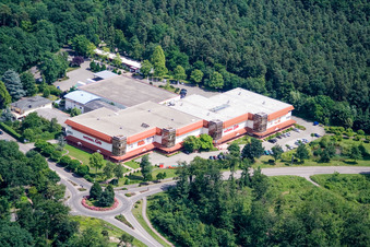 Vue aérienne de Herxheim, Meubles Gilb à Herxheim bei Landau dans le département Rhénanie-Palatinat, Allemagne