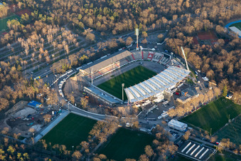 Vue aérienne de Chantier de reconstruction du terrain de sport du stade KSC « Wildparkstadion » à le quartier Innenstadt-Ost in Karlsruhe dans le département Bade-Wurtemberg, Allemagne