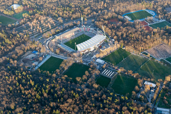Vue aérienne de Wildparkstadion, chantier de construction à le quartier Innenstadt-Ost in Karlsruhe dans le département Bade-Wurtemberg, Allemagne