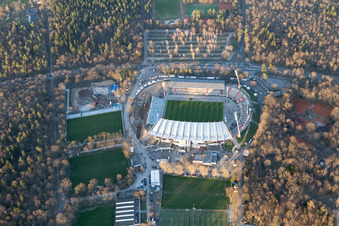 Vue d'oiseau de Wildparkstadion, chantier de construction à le quartier Innenstadt-Ost in Karlsruhe dans le département Bade-Wurtemberg, Allemagne