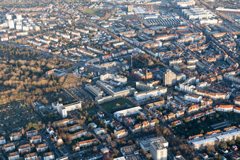 Vue aérienne de Institut Max Rubner, Brasserie Höpfner Burghof à le quartier Oststadt in Karlsruhe dans le département Bade-Wurtemberg, Allemagne