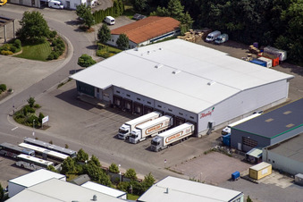 Vue aérienne de Zone industrielle Am Gäswald Spedition Iberia à Herxheim bei Landau dans le département Rhénanie-Palatinat, Allemagne