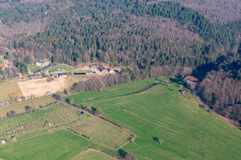 Vue aérienne de Rothofweg depuis l'ouest à Staufen im Breisgau dans le département Bade-Wurtemberg, Allemagne