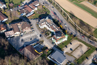 Vue aérienne de Jardin sur le toit - paysage dans un immeuble d'habitation à Au dans le département Bade-Wurtemberg, Allemagne